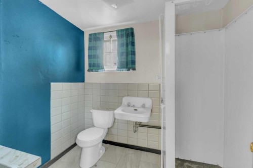 77 Birchcliff Road, Birchcliff, AB - Indoor Photo Showing Bathroom