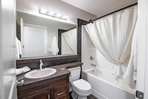 73 Bowman Circle, Sylvan Lake, AB - Indoor Photo Showing Bathroom