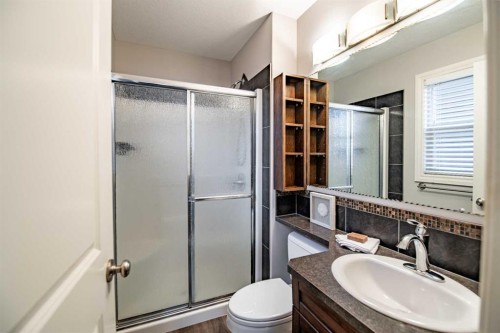 73 Bowman Circle, Sylvan Lake, AB - Indoor Photo Showing Bathroom