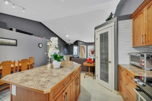 114 Old Boomer Road, Sylvan Lake, AB - Indoor Photo Showing Kitchen