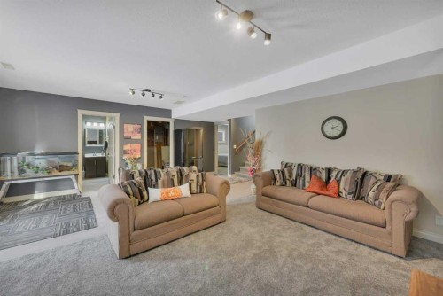 114 Old Boomer Road, Sylvan Lake, AB - Indoor Photo Showing Living Room