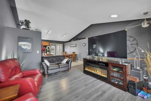 114 Old Boomer Road, Sylvan Lake, AB - Indoor Photo Showing Living Room