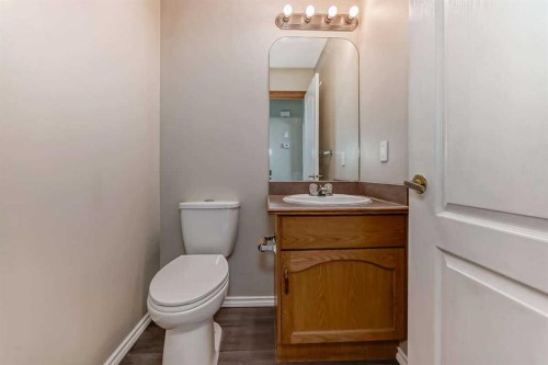 42 Somerside Place Sw, Calgary, AB - Indoor Photo Showing Bathroom