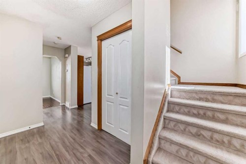 42 Somerside Place Sw, Calgary, AB - Indoor Photo Showing Other Room