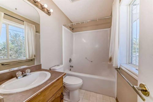 42 Somerside Place Sw, Calgary, AB - Indoor Photo Showing Bathroom