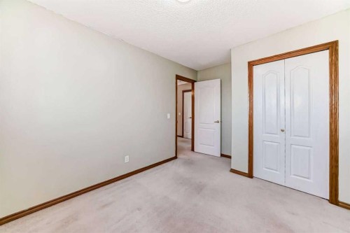 42 Somerside Place Sw, Calgary, AB - Indoor Photo Showing Other Room