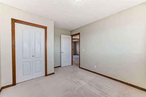 42 Somerside Place Sw, Calgary, AB - Indoor Photo Showing Other Room