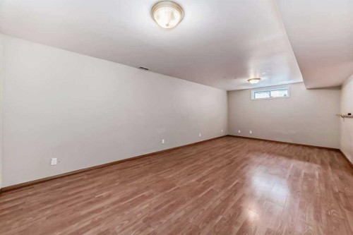 42 Somerside Place Sw, Calgary, AB - Indoor Photo Showing Other Room