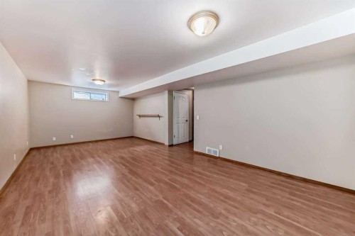 42 Somerside Place Sw, Calgary, AB - Indoor Photo Showing Other Room