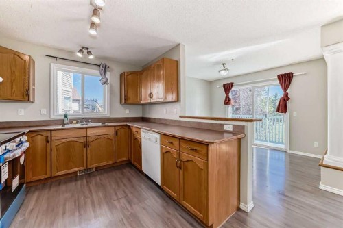 42 Somerside Place Sw, Calgary, AB - Indoor Photo Showing Kitchen