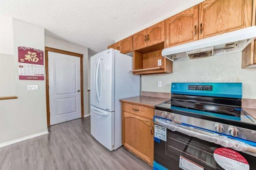 42 Somerside Place Sw, Calgary, AB - Indoor Photo Showing Kitchen