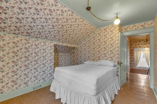 4908 51 Street, Clive, AB - Indoor Photo Showing Bedroom
