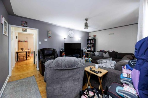 22 Poplar Crescent, Springbrook, AB - Indoor Photo Showing Living Room