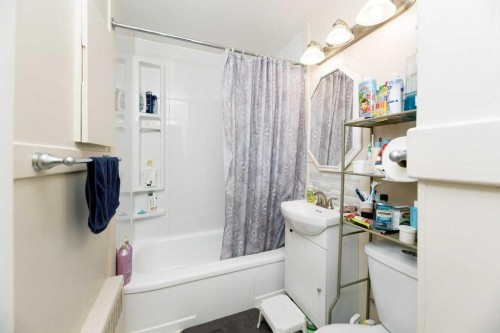 22 Poplar Crescent, Springbrook, AB - Indoor Photo Showing Bathroom