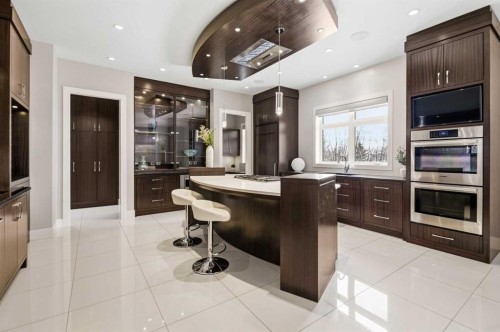 32 Sawyer Close, Red Deer, AB - Indoor Photo Showing Kitchen With Upgraded Kitchen