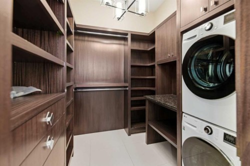 32 Sawyer Close, Red Deer, AB - Indoor Photo Showing Laundry Room