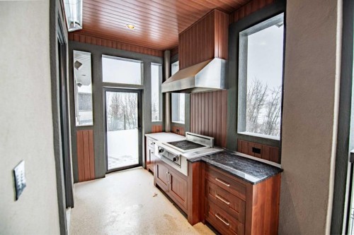 32 Sawyer Close, Red Deer, AB - Indoor Photo Showing Kitchen