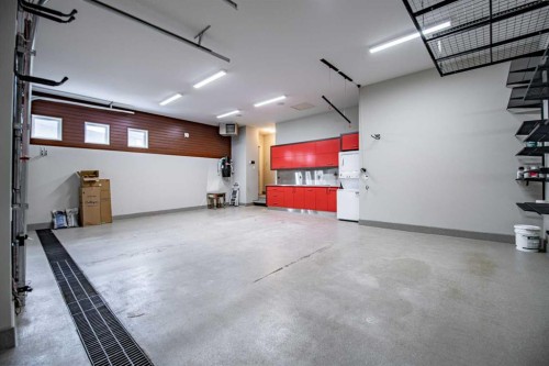 32 Sawyer Close, Red Deer, AB - Indoor Photo Showing Garage
