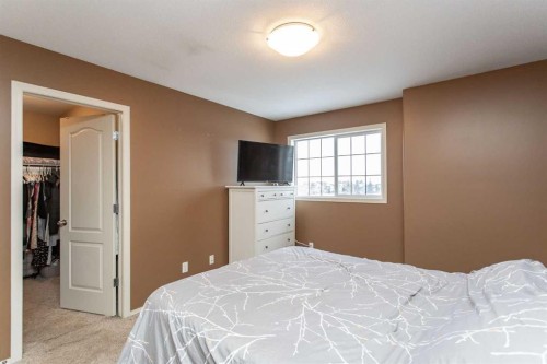 26 Camille Gate, Blackfalds, AB - Indoor Photo Showing Bedroom