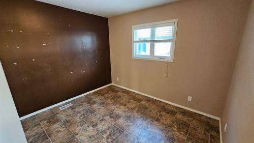 5112 52 Avenue, Consort, AB - Indoor Photo Showing Other Room