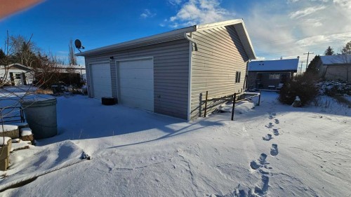 5112 52 Avenue, Consort, AB - Outdoor