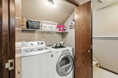 14 Winston Place, Blackfalds, AB - Indoor Photo Showing Laundry Room