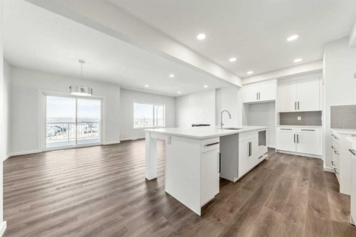 8 Heritage Link, Cochrane, AB - Indoor Photo Showing Kitchen