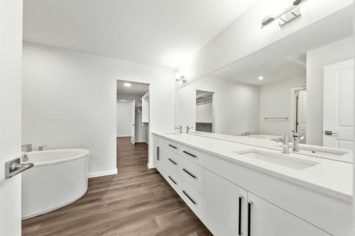 8 Heritage Link, Cochrane, AB - Indoor Photo Showing Bathroom
