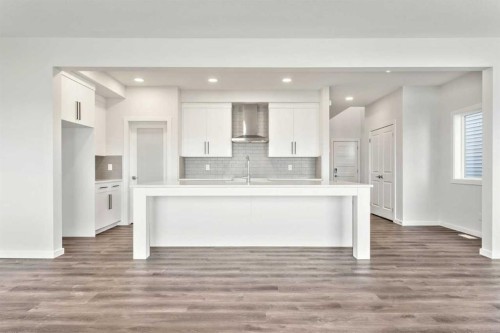 8 Heritage Link, Cochrane, AB - Indoor Photo Showing Kitchen