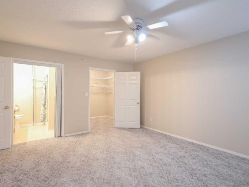 300-5402 50 Avenue, Stettler, AB - Indoor Photo Showing Other Room