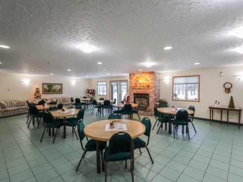 300-5402 50 Avenue, Stettler, AB - Indoor Photo Showing Dining Room