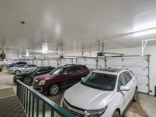 300-5402 50 Avenue, Stettler, AB - Indoor Photo Showing Garage