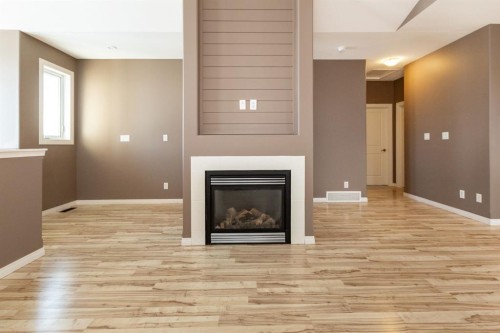 6321 58 Avenue, Innisfail, AB - Indoor With Fireplace