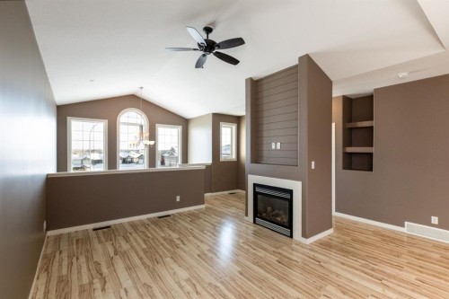 6321 58 Avenue, Innisfail, AB - Indoor With Fireplace
