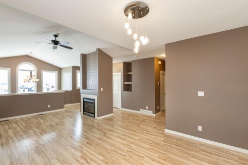 6321 58 Avenue, Innisfail, AB - Indoor Photo Showing Other Room