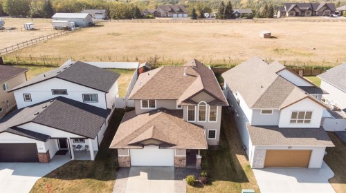 6321 58 Avenue, Innisfail, AB - Outdoor With Facade