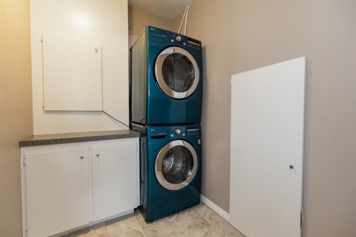 6321 58 Avenue, Innisfail, AB - Indoor Photo Showing Laundry Room