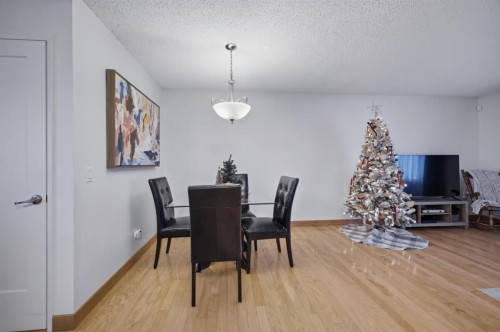 3725 50A Avenue Crescent, Innisfail, AB - Indoor Photo Showing Dining Room