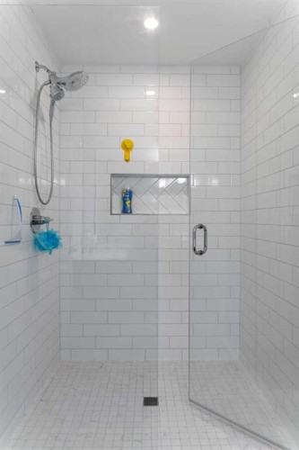 4419 75 Street, Camrose, AB - Indoor Photo Showing Bathroom