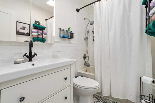 2 Grand Park Crescent, Camrose, AB - Indoor Photo Showing Bathroom