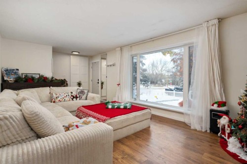 2 Grand Park Crescent, Camrose, AB - Indoor Photo Showing Living Room