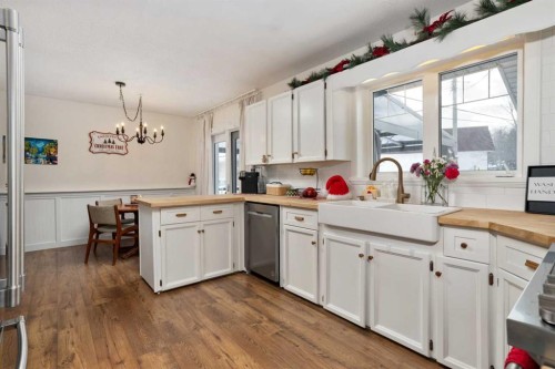 2 Grand Park Crescent, Camrose, AB - Indoor Photo Showing Kitchen