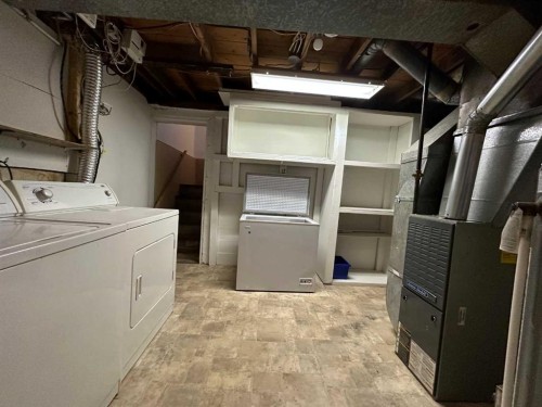 4508 42 Avenue, Ponoka, AB - Indoor Photo Showing Laundry Room