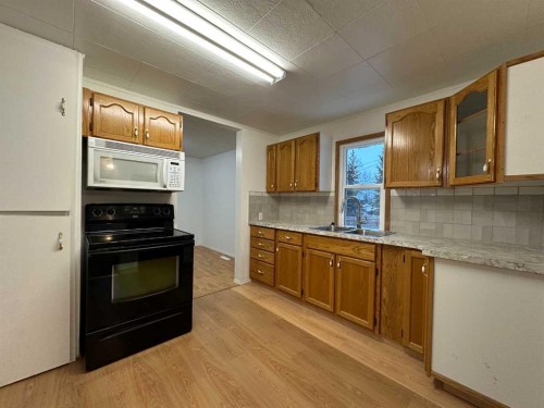 4508 42 Avenue, Ponoka, AB - Indoor Photo Showing Kitchen With Double Sink