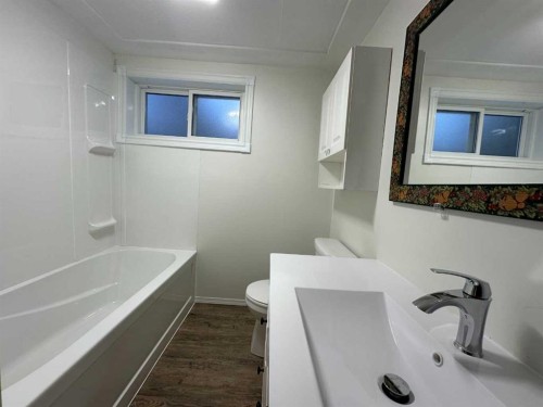 4508 42 Avenue, Ponoka, AB - Indoor Photo Showing Bathroom