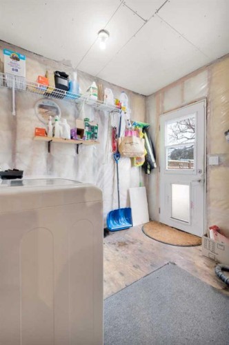 4919 47 Street, Mirror, AB - Indoor Photo Showing Other Room