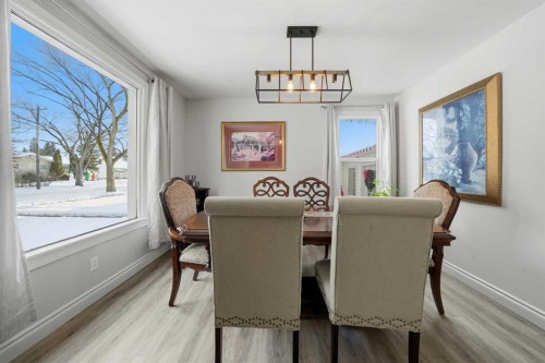 3722 44 Avenue, Red Deer, AB - Indoor Photo Showing Dining Room