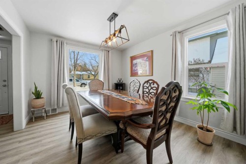 3722 44 Avenue, Red Deer, AB - Indoor Photo Showing Dining Room