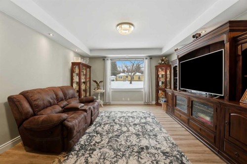 3722 44 Avenue, Red Deer, AB - Indoor Photo Showing Living Room