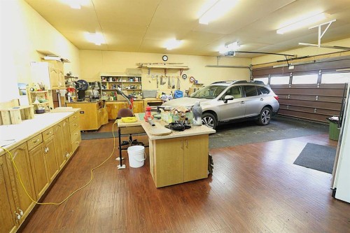 4706 Heirloom Crescent, Taber, AB - Indoor Photo Showing Garage